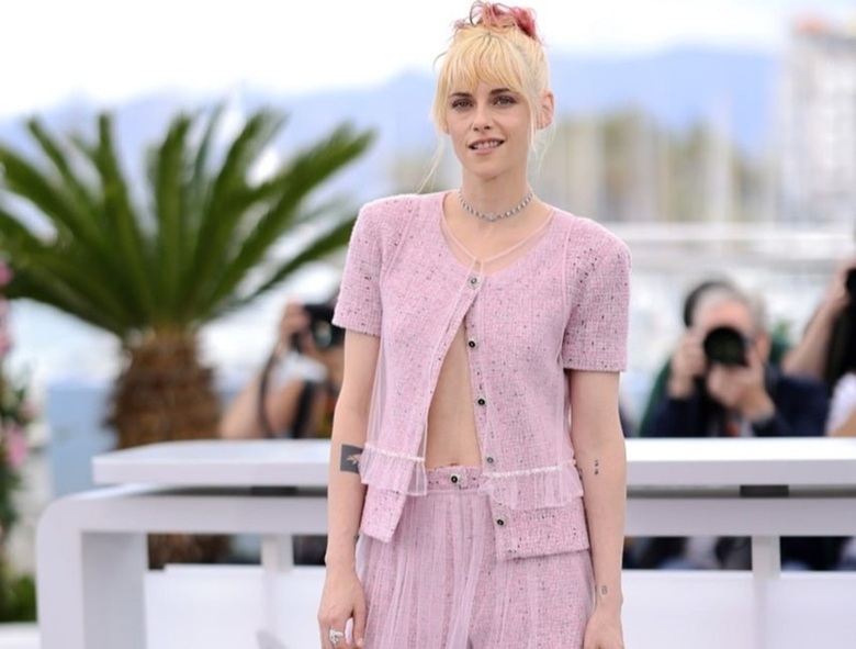 Кристен Стюарт вышла в свет в Каннах в образе Барби