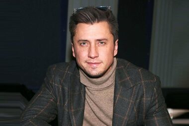 «Режим отпуск!»: Павел Прилучный поделился кадром из самолета с сыновьями