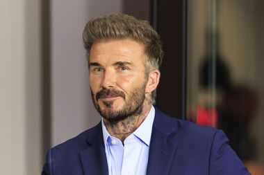 Оставил жену и дочь: Бекхэм сбежал из дома сразу после 50-летнего юбилея