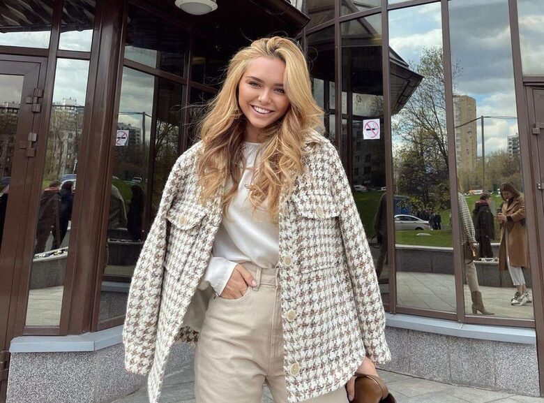 Стеша Маликова показала фигуру в белом платье после жалоб на лишние килограммы