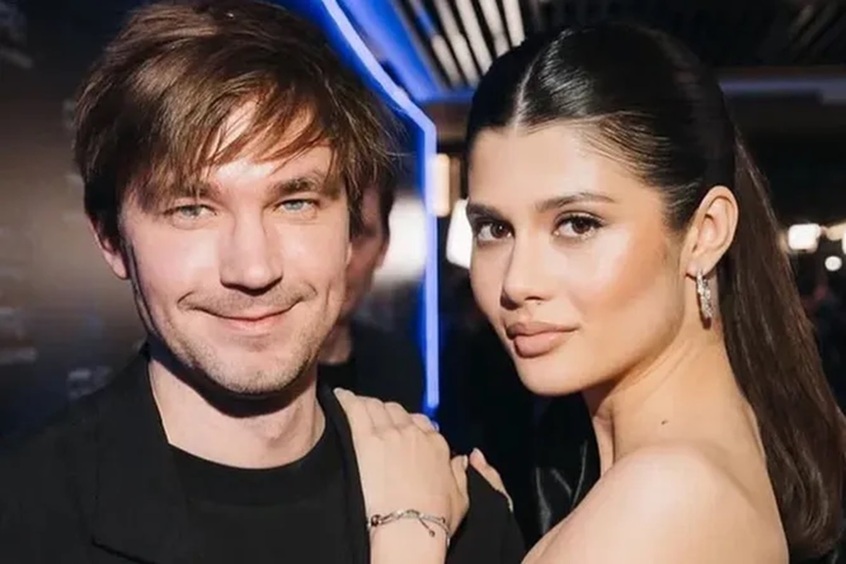 «12 дней абсолютного счастья»: Александр и Виктория Петровы гуляют с новорожденным сыном