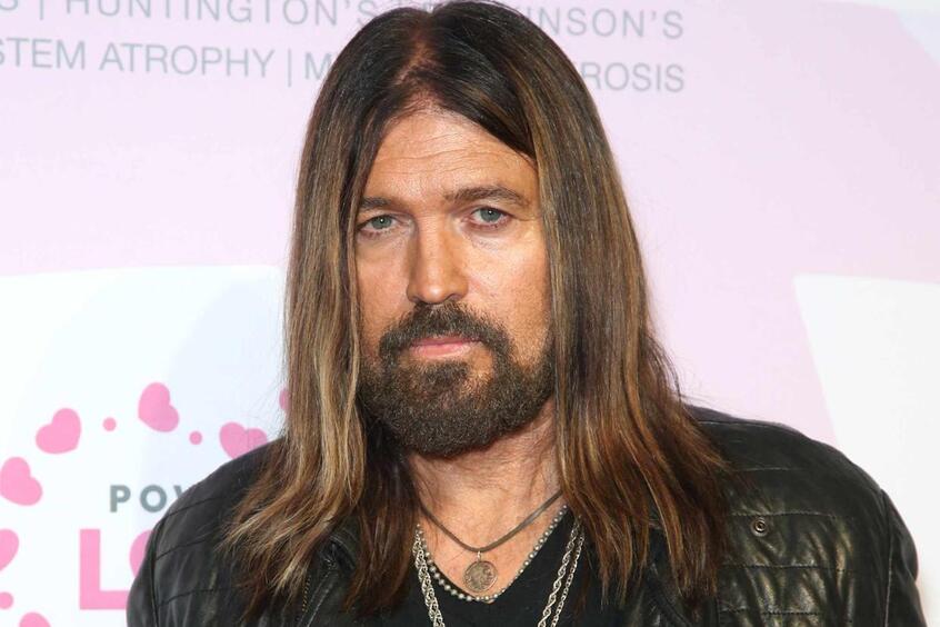 Билли Рэй Сайрус рассказал, кто сделал первый шаг в романе с Лиз Херли