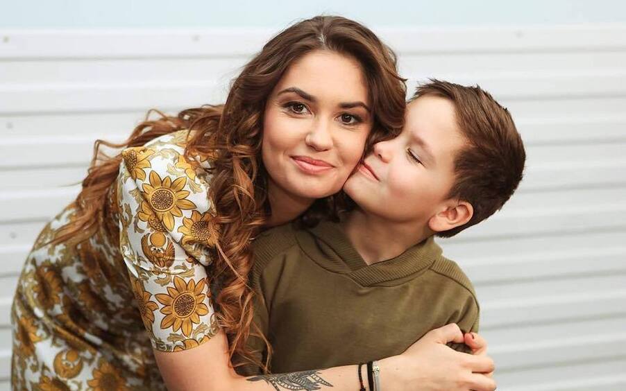 Агата Муцениеце встретилась с сыном после 8 месяцев разлуки