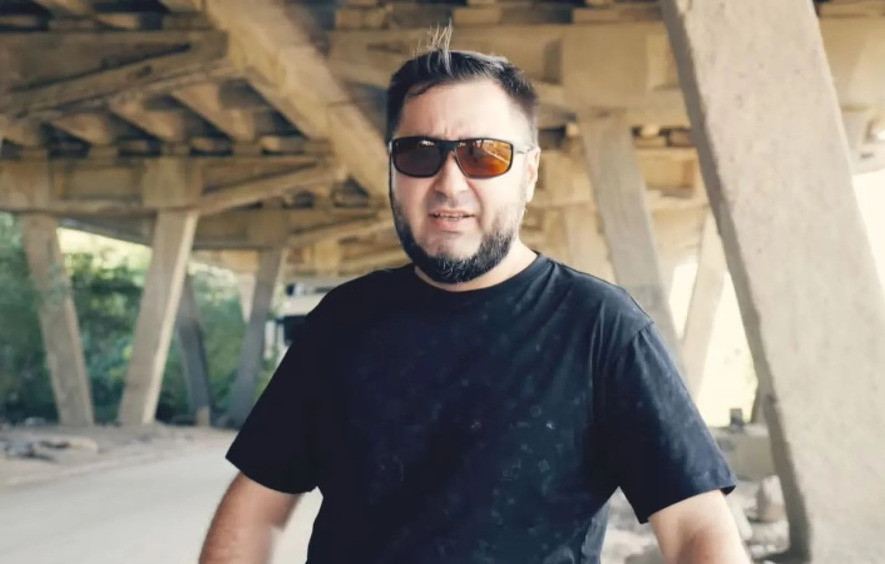 Курский суд оштрафовал блогера Акима Апачева на 70 тысяч рублей за оскорбительные граффити