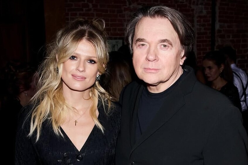 Редкий кадр: жена Эрнста впервые показала троих детей от гендиректора Первого канала