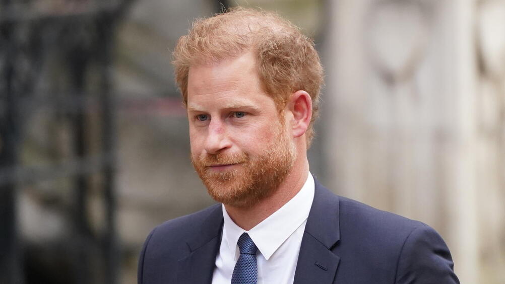 Принц Гарри не знал о борьбе короля с раком: он заявил, что Уильям игнорирует его звонки