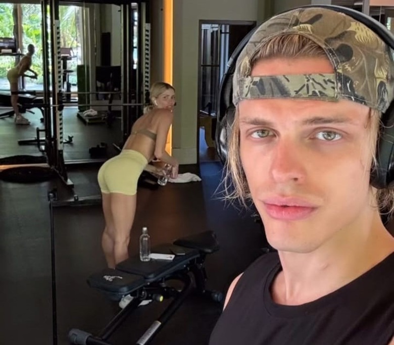 Елена Перминова показала подтянутую фигуру на совместной тренировке с возлюбленным