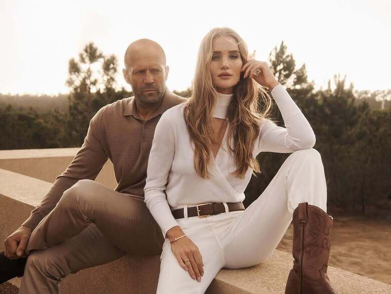 «Куда Джейсон смотрит»: Роузи Хантингтон-Уайтли показала идеальную фигуру в «горячей» фотосессии