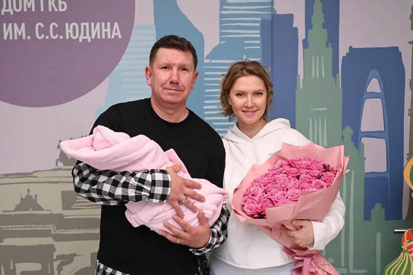 СЕРГЕЙ КРИСТОВСКИЙ С КСЕНИЕЙ КУДАШКИНОЙ И ДОЧЕРЬЮ