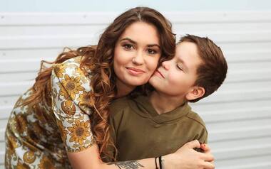 Агата Муцениеце встретилась с сыном после 8 месяцев разлуки