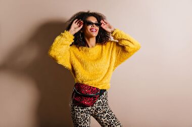 Дофаминовая одежда: что это и почему она взлетела в топ трендов года