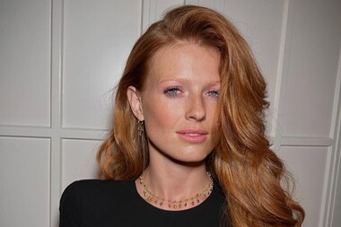 Моделям на зависть: супруга Эрнста похвасталась «бесконечными» ногами в обтягивающих легинсах