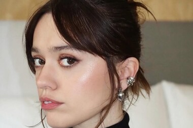 «Хватит обсуждать мои зубы!»: звезда «Белого лотоса» шокирована издевками над ее внешностью