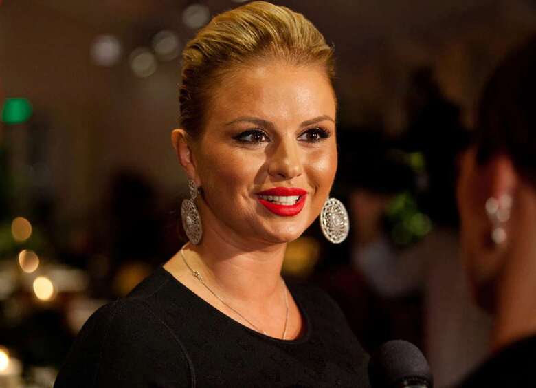 АННА СЕМЕНОВИЧ