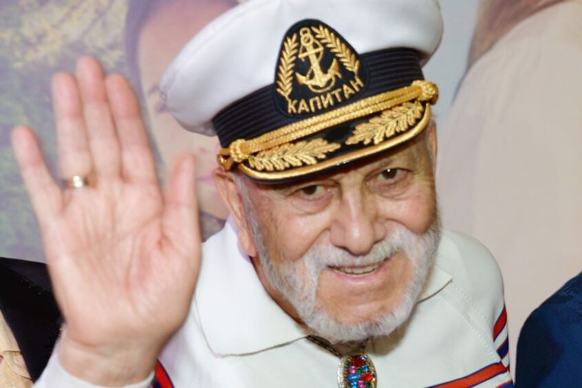 «Не прошло и месяца»: заброшенный вид могилы Бедроса Киркорова опечалил поклонников