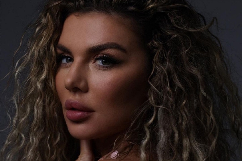 «Мой маленький супергерой»: Анна Седокова устроила сыну домашний праздник с тортом и приставкой