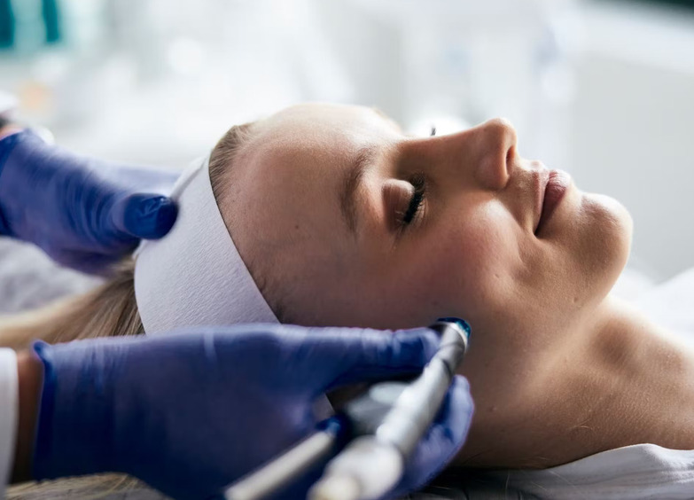 Микронидлинг: что это за процедура и как сделать ее максимально эффективной