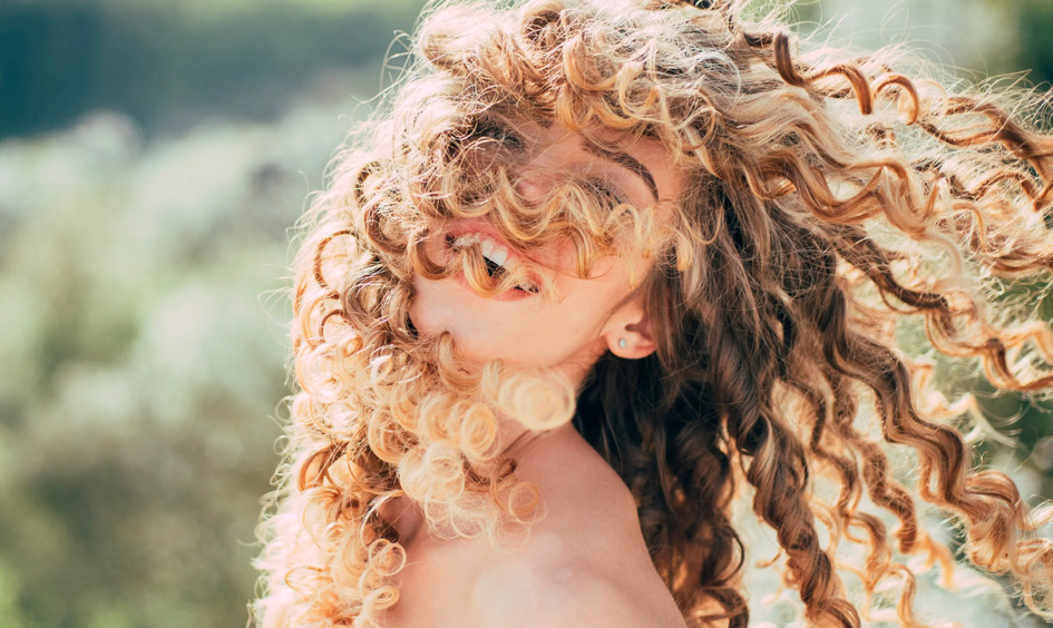 Восстановление волос после зимы: 3 неочевидных приема