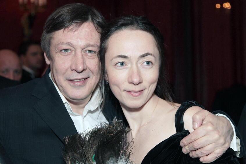 Жена Ефремова матом прокомментировала сообщения о состоянии здоровья артиста