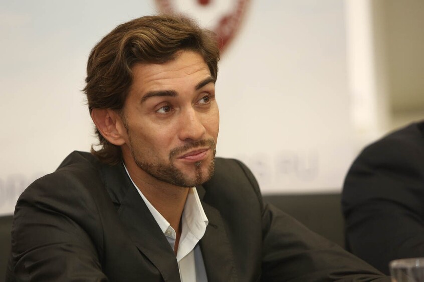 Развелся с женой после 27 лет брака: 50-летний Нигматуллин женится на 22-летней модели