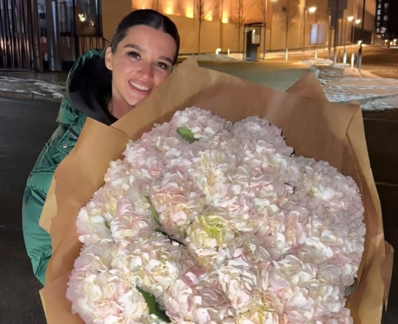 Ксения Бородина похвасталась огромным букетом