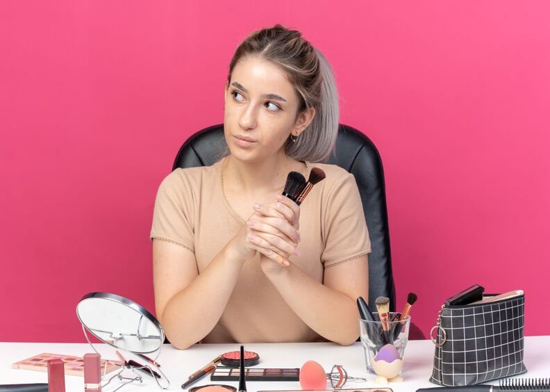 Лицо, как с обложки: естественный повседневный макияж за 10 минут