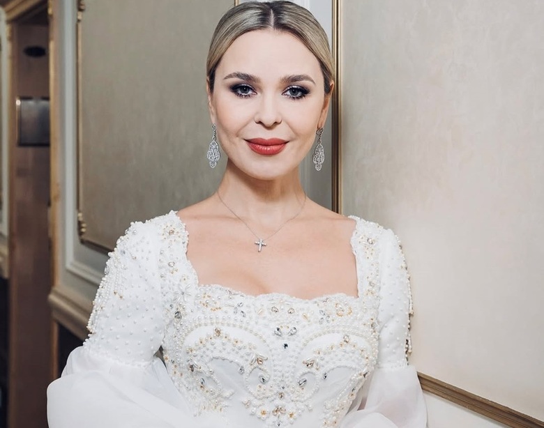 Пелагея показала кадры из отпуска с дочерью