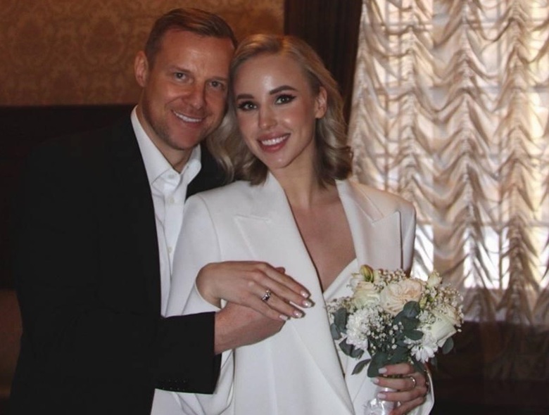 Малафеев женился в третий раз на юной гимнастке