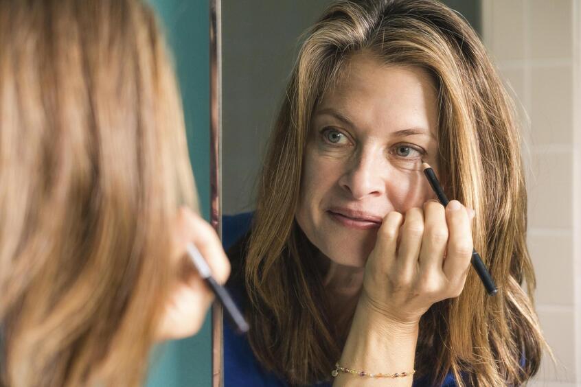 Особенности макияжа 40+: как подчеркнуть свою индивидуальность