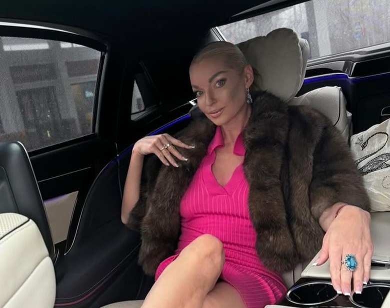 «Жена бывшего лезет в свадьбу моей дочери!»: Волочкова возмущена поведением Николаевой