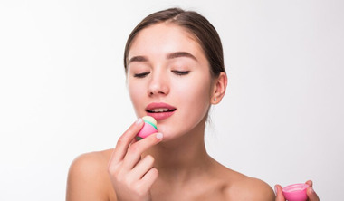 Весенний поцелуй: 5 советов косметолога, как ухаживать за губами в конце зимы