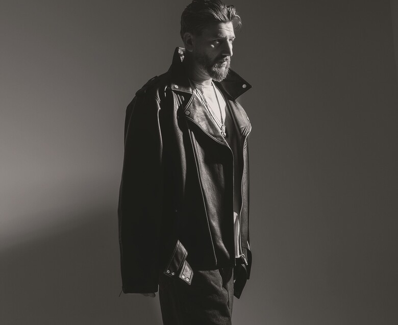 Александр Устюгов: «Как только заканчиваются съемки, я перестаю бриться»