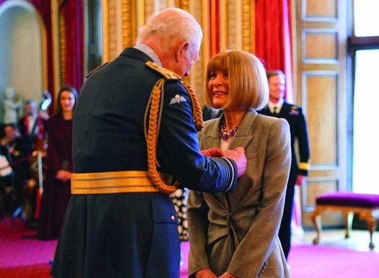 Что ей предстоит: за что Карл III наградил Анну Винтур Орденом Кавалеров Почета