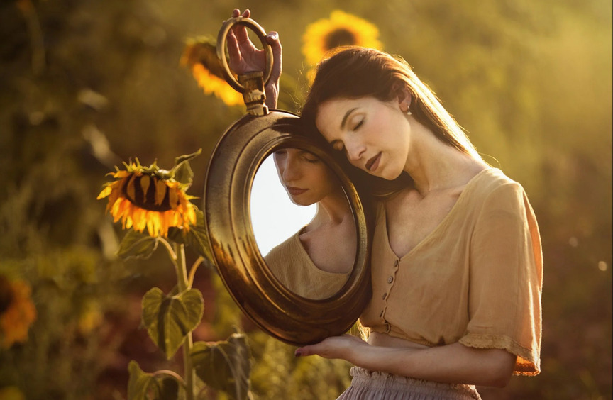 Почему нельзя спать у зеркала и головой к окну: приметы, которые работают