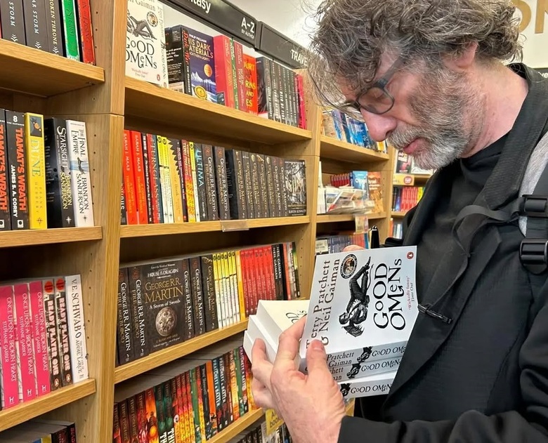 Нил Гейман ответил на обвинения в сексуализированном насилии и отверг все претензии