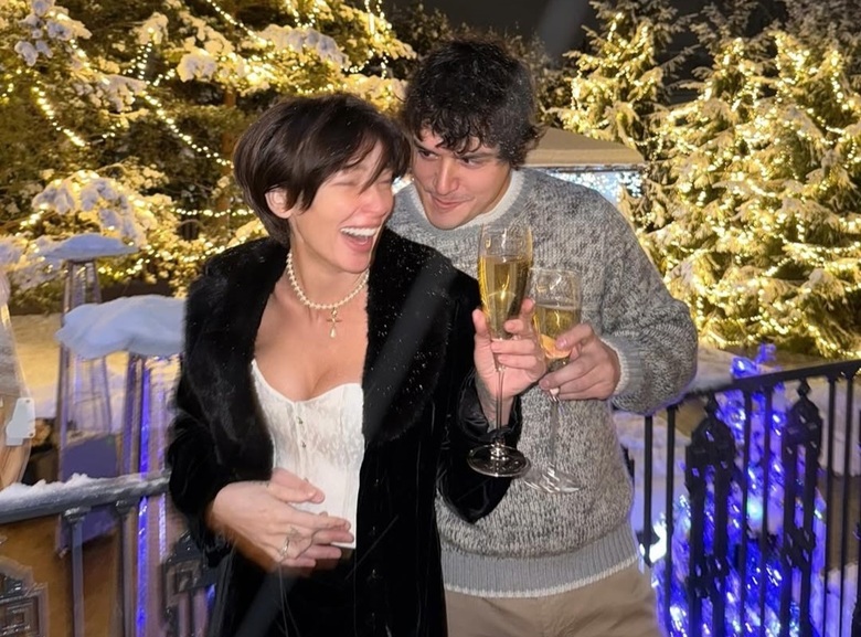 «У нас бабам счастья простить не могут»: Ивлеева с новым мужем гуляет по Петербургу