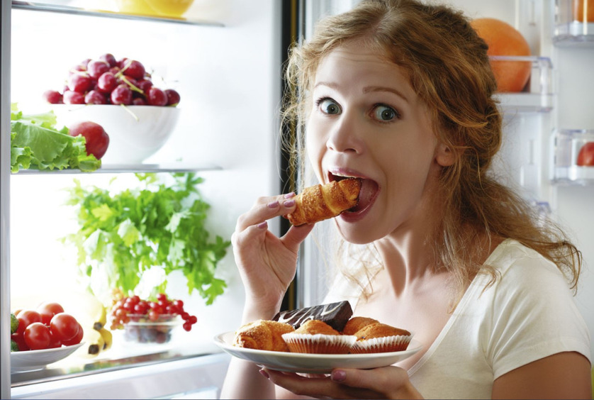 Как перестать думать о еде и заедать стресс: советы психолога