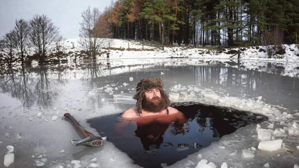 Надо ли окунаться в прорубь на Крещение и как правильно это делать