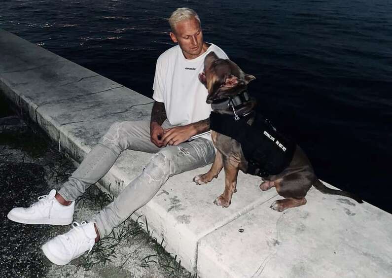 Прощание с Янисом Тиммой в Риге: мать и первая жена у гроба, Анна Седокова отсутствует