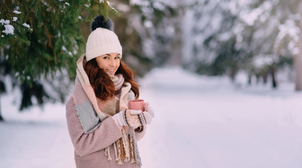 Как стильно носить шарф зимой в 45+: советы стилиста