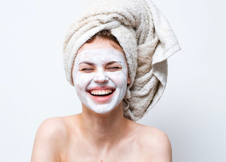 Маски для лица в холода: как правильно использовать, рассказала косметолог