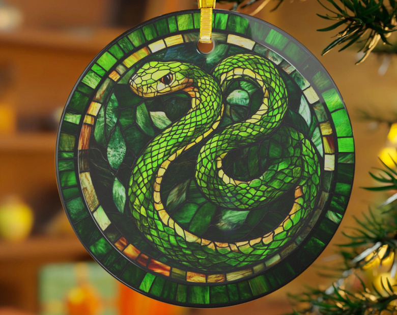 Новогодние украшения дома по знакам Зодиака для встречи года Змеи
