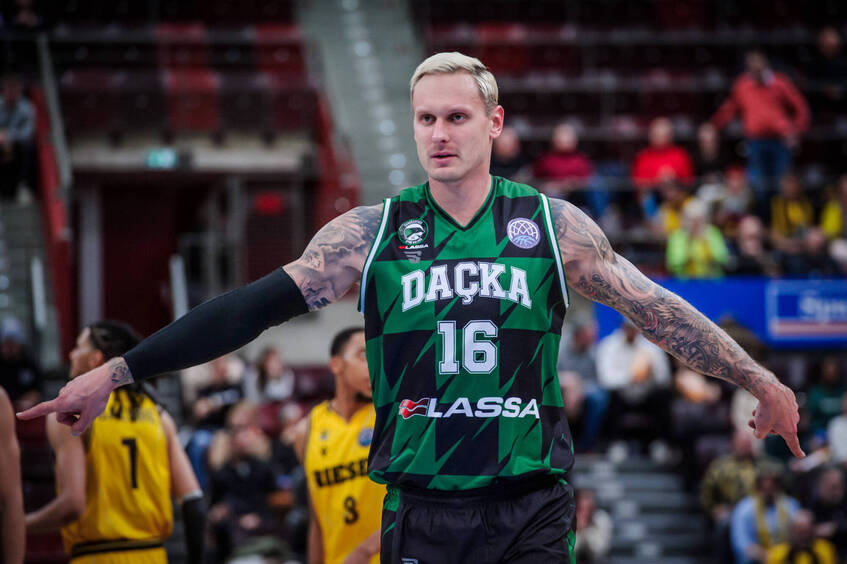 «Ад начался с ее вмешательства»: отец Яниса Тиммы резко высказался об Анне Седоковой