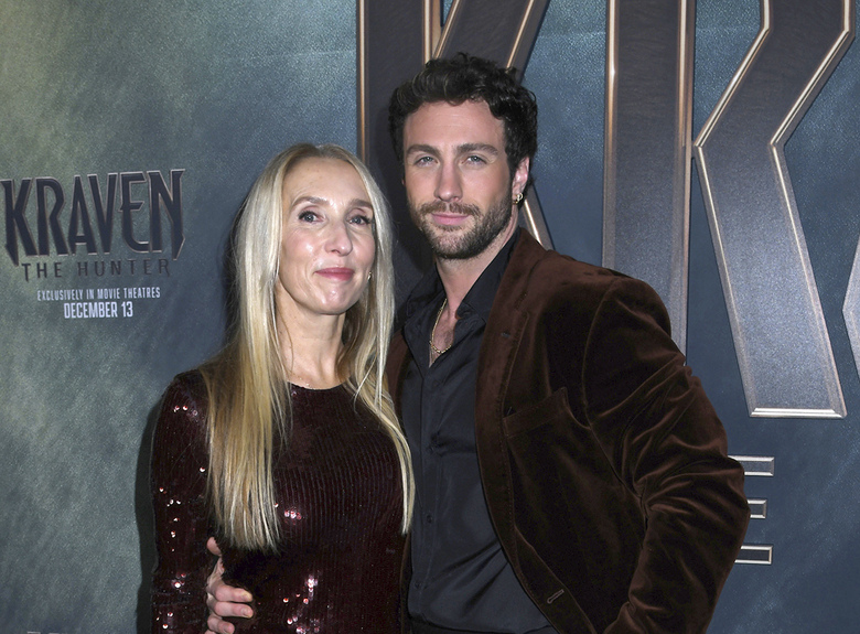 Аарон Тейлор-Джонсон похвастался красавицей-женой на премьере фильма