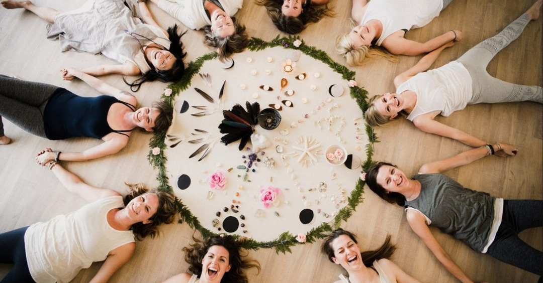 Девичник: почему его важно устраивать в любом возрасте, что дает женский круг