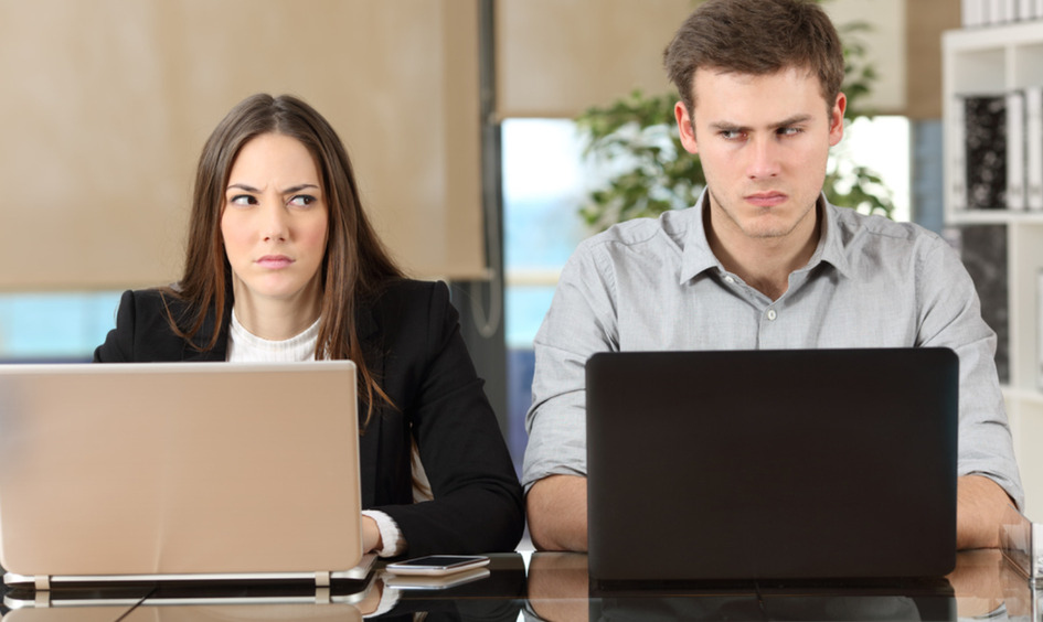 Как общаться с человеком, если вы ему явно не симпатичны: советы психолога