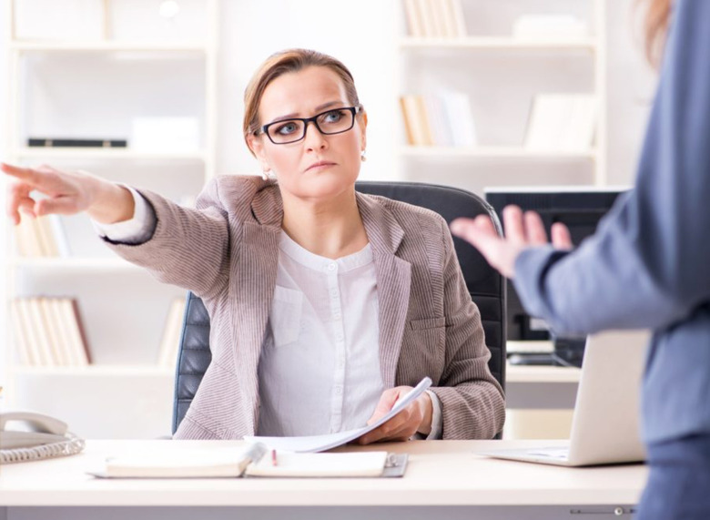 Вами бессовестно пользуются: как распознать и пресечь манипуляцию