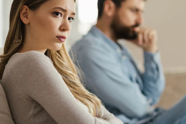 Язык тела: как понять, что от этого мужчины стоит держаться подальше