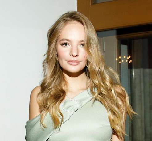 https://www.womanhit.ru/upload/entities/2025/12/11/18/persons/photo/df/04/5c/f1/b31000e99371add1a27c47c4e10200a9.jpg