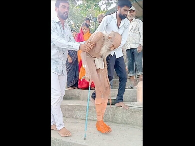 В Индии в пещере обнаружили медитирующего 111-летнего старца